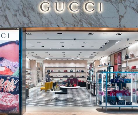 gucci store heathrow airport.